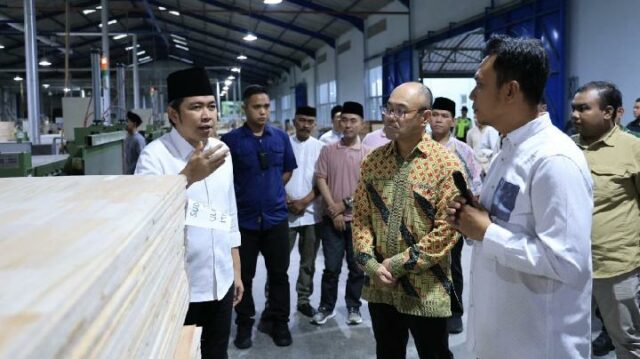 Gus Fawait fomenta la eficiencia energética durante su visita a PT Nankai

 | 