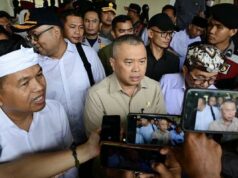 El Ministro de Transporte Dudy y Dedi Mulyadi supervisan los flujos de retorno a Java Occidental
| El Ministro de Transporte Dudy y Dedi Mulyadi supervisan los flujos de retorno a Java Occidental
|