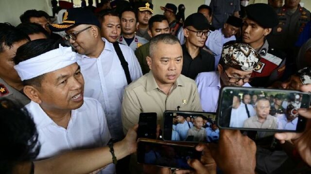 El Ministro de Transporte Dudy y Dedi Mulyadi supervisan los El Ministro de Transporte Dudy y Dedi Mulyadi supervisan los flujos de retorno a Java Occidental
|