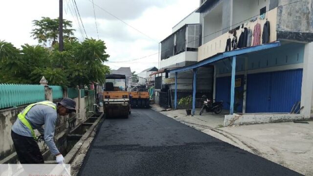 Saleh Djasit aprecia las medidas del alcalde de Pekanbaru para Saleh Djasit aprecia las medidas del alcalde de Pekanbaru para mejorar Jalan Teluk Leok y Tobek Godang
|