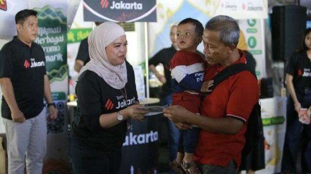 Bank Jakarta presenta un mensaje de respuesta en el área Bank Jakarta presenta un mensaje de respuesta en el área de descanso de Semarang KM 429
|