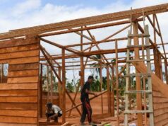 La semana pasada, el grupo de trabajo del PRR recogió y utilizó 2.419 metros cúbicos de madera flotante para construir una Huntara.
| La semana pasada, el grupo de trabajo del PRR recogió y utilizó 2.419 metros cúbicos de madera flotante para construir una Huntara.
|