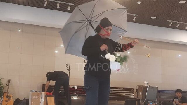 El espectáculo de poesía en Komika Yogyakarta apoya a Andrie Yunus

 | 