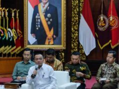 El Gobierno planea ahorrar recortando los salarios de los ministros
| El Gobierno planea ahorrar recortando los salarios de los ministros
|