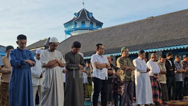 Las oraciones de Eid al-Fitr se llevarán a cabo hoy y mañana en Solo Palace

 | 