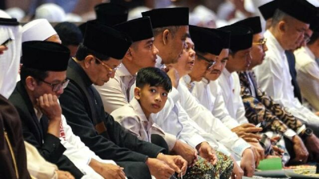 Oraciones del vicepresidente Gibran por el Eid al-Fitr en la mezquita Istiqlal

 | 