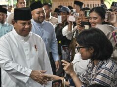 Título de Griya Prabowo: paquete Nastar y visita a Jokowi-SBY
| Título de Griya Prabowo: paquete Nastar y visita a Jokowi-SBY
|