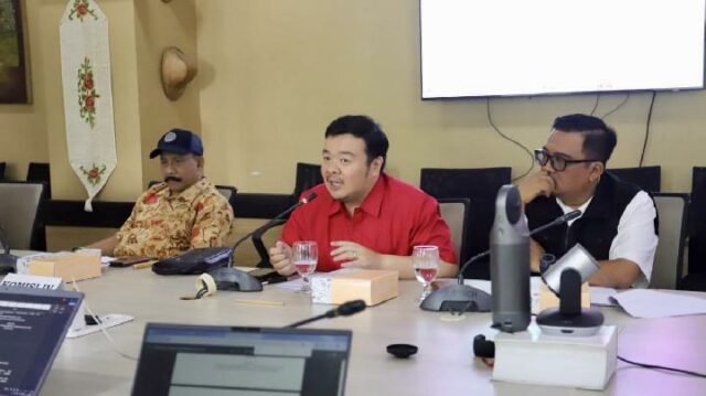 El Comité Especial 12 del DPRD de Bandung impulsa un proyecto de reglamento regional de protección social

 | 