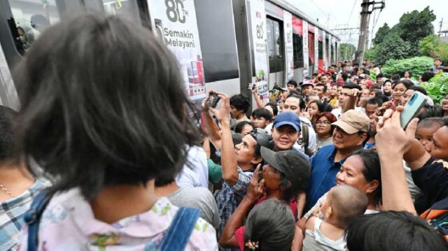 Teddy dice que Prabowo quiere disfrazarse cuando va al ferrocarril Senen

 | 