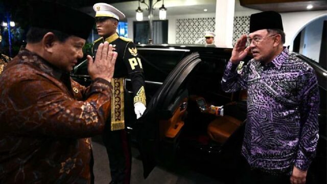 Prabowo se reúne con Anwar Ibrahim y Teddy: discute cuestiones estratégicas

 | 