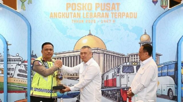 Ministro de Transporte Dudy: El número de personas que viajan durante el período de transporte del Eid alcanza los 147,55 millones

 | 