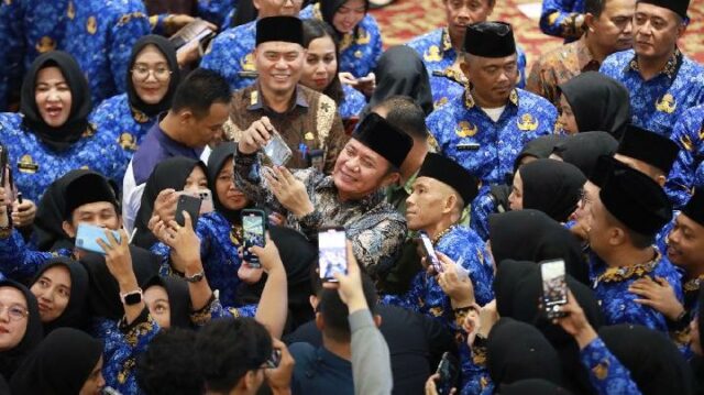 El gobernador Herman Deru garantiza que el PPPK del sur de Sumatra está a salvo de despidos

 | 