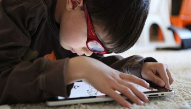 Mensaje de KPAI sobre restringir el acceso de los niños a los espacios digitales

 | 