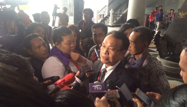 Profesor del IPDN destaca hedonismo oficial

 | 