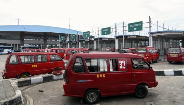 El gobierno provincial de Java Occidental despide a miles de conductores de transporte público en Sukabumi

 | 