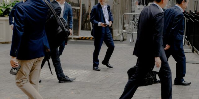 Cómo recortar las declaraciones de impuestos podría alterar las carreras

 | Finance,Economy,wall-street,earnings,trump,earnings-reports,investor-relations,equity-research,changing-workplace-big-bet,quarterly-earnings,jobs