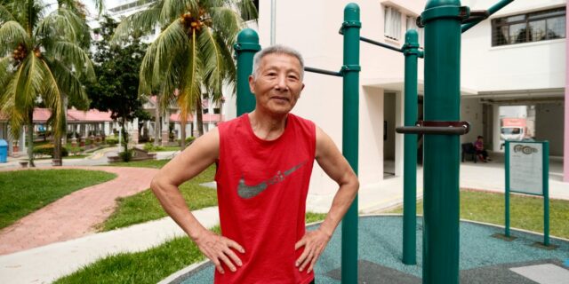 A los 85 años todavía puedo entrenar barras y hacer A los 85 años todavía puedo entrenar barras y hacer el pino con mi esposa.
| Health,aging,singapore,team-strong-silvers,health,wellness,asia