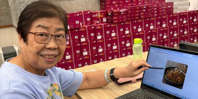 En un curso de IA para jubilados que no quieren quedarse atrás

 | AI,singapore,ai,retiree