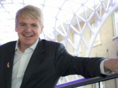 El multimillonario Jim Mellon habla de acciones estadounidenses caras, mala comida y habilidades no relacionadas con la inteligencia artificial
| Finance,finance,jim-mellon,billionaires,stocks,ai,stock-market-outlook,currencies,gold,silver,inheritance-tax,life-advice,careers,food,warren-buffett,energy El multimillonario Jim Mellon habla de acciones estadounidenses caras, mala comida y habilidades no relacionadas con la inteligencia artificial
| Finance,finance,jim-mellon,billionaires,stocks,ai,stock-market-outlook,currencies,gold,silver,inheritance-tax,life-advice,careers,food,warren-buffett,energy