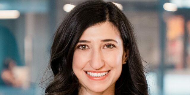 El ex portavoz de FEMA enfrentó amenazas en línea relacionadas con información errónea

 | Careers,Politics,careers,fema,leadership,as-told-to