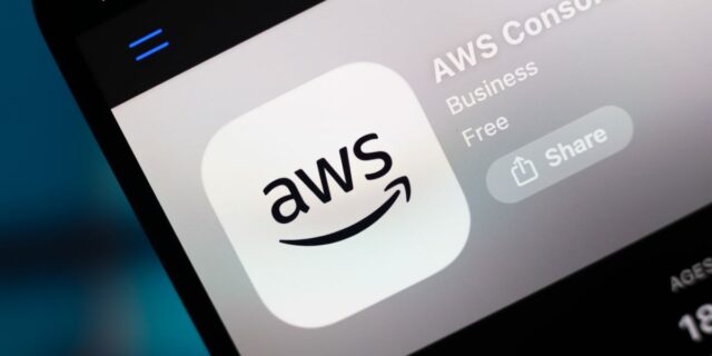 El centro de datos de Amazon Web Services se incendia en medio de ataques en Oriente Medio

 | Tech,News,amazon-web-services,data-centers,middle-east,warfare-big-bet,us-iran-conflict