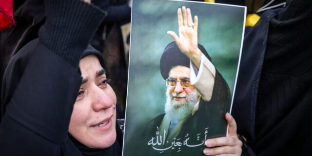 La guerra en Medio Oriente se intensifica con las huelgas La guerra en Medio Oriente se intensifica con las huelgas comerciales de Hezbollah e Israel
| Military & Defense,us-iran-conflict,warfare-big-bet,hezbollah,israel