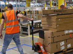 El conflicto entre Estados Unidos e Irán paraliza las operaciones de Amazon en Abu Dhabi
| Tech,amazon,e-commerce,retail,logistics,exclusive,limited-synd,iran,us-iran-conflict,warehouses,amazon-warehouses,abu-dhabi El conflicto entre Estados Unidos e Irán paraliza las operaciones de Amazon en Abu Dhabi
| Tech,amazon,e-commerce,retail,logistics,exclusive,limited-synd,iran,us-iran-conflict,warehouses,amazon-warehouses,abu-dhabi