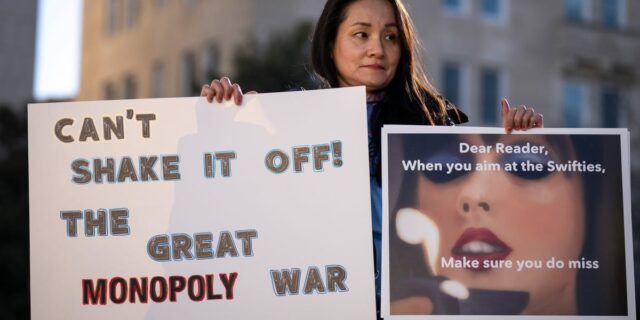 El fiasco de las entradas de Taylor Swift se convierte en prueba en el juicio de Live Nation

 | Entertainment,Media,antitrust,antitrust-lawsuit,ticketmaster,live-nation,department-of-justice,concert-tickets,lawsuit,monopoly