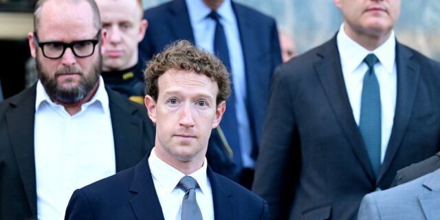 Meta avanza en los objetivos de IA con un nuevo equipo de ingeniería aplicada

 | Tech,AI,meta,mark-zuckerberg,andrew-bosworth,reality-labs,meta-superintelligence-lab,superintelligence,limited-synd,beacon-industries-big-bet,changing-workplace-big-bet,meta-ai,technology,artificial-intelligence,ai-talent-war