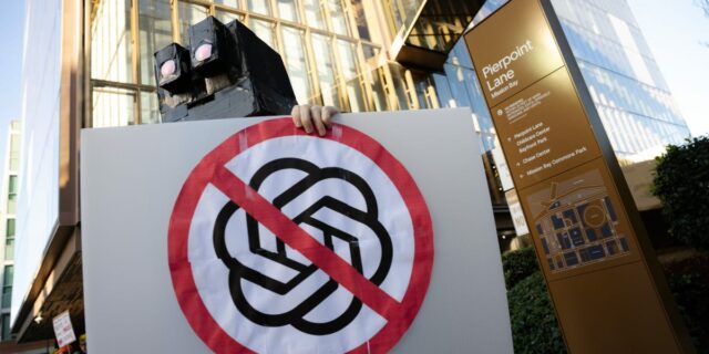 La protesta QuitGPT contra OpenAI no se limita al Pentágono

 | Tech,freelance-photography,rebecca-zisser,protest,pentagon,ai,openai,military