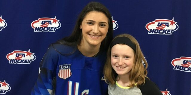 Mamá de hockey tuvo conflictos porque el equipo femenino no visitó la Casa Blanca

 | Parenting,Sports,essay,parenting-freelancer,olympics,sports,family,mother,youth-sports,hockey,2026-olympics