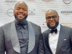 Se enteró de que su hermano había muerto mientras ocupaba el asiento 37B.
| Health,comedy,grief,heart-attack,christianity Se enteró de que su hermano había muerto mientras ocupaba el asiento 37B.
| Health,comedy,grief,heart-attack,christianity