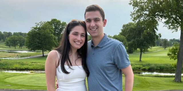 Mi mamá y mis tías me inscribieron en aplicaciones de citas y conocí a mi novio.

 | Health,dating,online-dating,hinge,dating-apps,relationships,essay