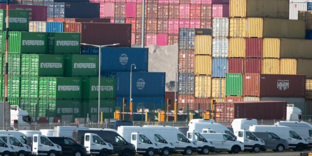 Juez despeja el camino para los reembolsos de aranceles de Trump tras el fallo de SCOTUS

 | Economy,tariffs