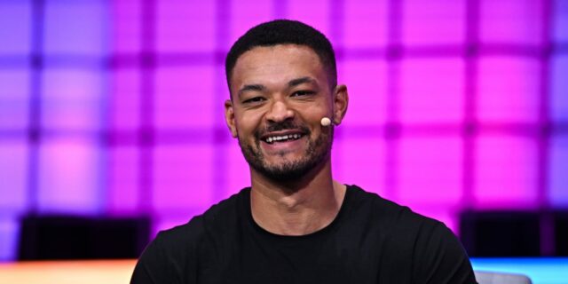 Cómo Steven Bartlett utiliza la IA para ir más allá Cómo Steven Bartlett utiliza la IA para ir más allá del "diario de un director ejecutivo"
| Media,limited-synd,steven-bartlett,diary-of-a-ceo,podcasts,youtube,ai