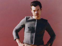 Harry Styles se mezcla con la multitud en su nuevo álbum “Kiss All the Time”
| Entertainment,harry-styles,music,celebrities,analysis Harry Styles se mezcla con la multitud en su nuevo álbum “Kiss All the Time”
| Entertainment,harry-styles,music,celebrities,analysis