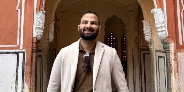 El ingeniero de Meta AI comparte la estrategia de currículum que lo ayudó a conseguir un puesto

 | Careers,as-told-to,agnes-burgess-applegate,contributor-2026,manseen-logan,amazon,meta,machine-learning,ai,career-advice,big-tech,resume-tips,job-applications