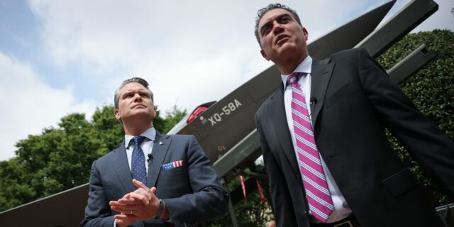 Funcionario del Pentágono explica cómo fracasaron las negociaciones con Anthropic

 | AI,Tech,Military & Defense,emil-michael,anthropic,dario-amodei,pentagon,ai