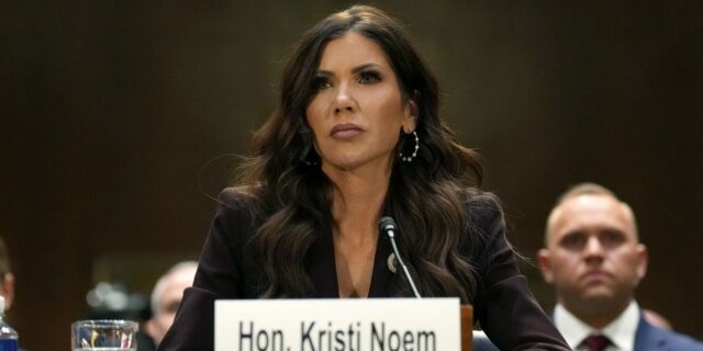 15 películas taquilleras más baratas que los anuncios del DHS de 220 millones de dólares de Kristi Noem

 | Entertainment,Politics,Economy,movies,entertainment,kristi-noem,department-of-homeland-security,government-spending