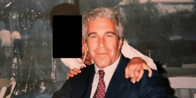 Muerte de Jeffrey Epstein: el médico que realizó la autopsia explica el retraso en la decisión de suicidio

 | Law,News,jeffrey-epstein,justice-department,epstein,suicide,crime,legal-issues