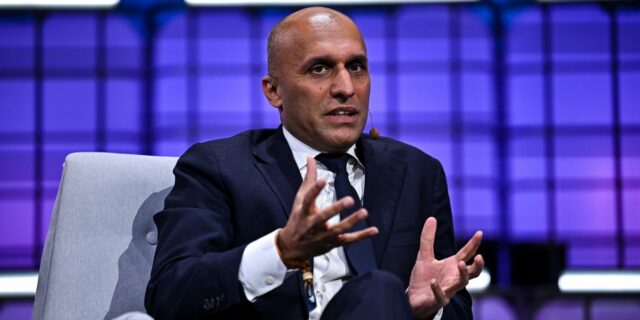 Los mayores ganadores de la IA podrían ser las granjas, las minas y los camiones: 15.000 millones de dólares para el director general de la IA

 | AI,blue-collar