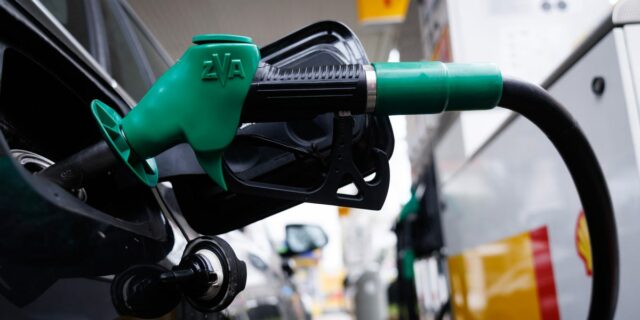 Aumento vertiginoso de los precios del petróleo: lo que los países le dicen a la gente que haga

 | Energy,oil-price,middle-east,economy,us-iran-war