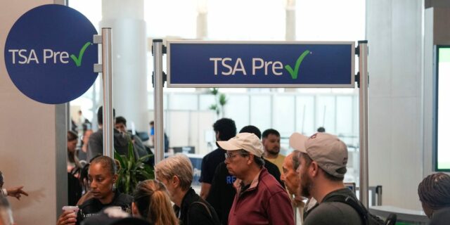 Retrasos en el aeropuerto: lista de aeropuertos con largas colas de la TSA

 | Transportation,aviation,transpo,flight-delays