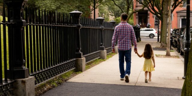 Trump cuenta en contra. Planes 529: ¿Cuál es mejor para ahorrar para la universidad?

 | Finance,financial-planning,parenting,trump-accounts,savings,child-tax-credit,529-savings-plan,contributor-2026,bi-freelancer,lauryn-haas