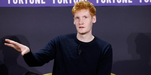 Accel VC afirma que la codificación Vibe puede admitir tanto el código de cursor como el de Claude

 | AI,Tech,vibe-coding,startups,artificial-intelligence,venture-capital,coding