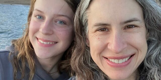 Estrés por las solicitudes universitarias: estoy tratando de no molestar a mi hijo con las solicitudes

 | Parenting,Education,essay,parenting-freelancer,parenting,college,college-admissions,daughter,college-acceptance