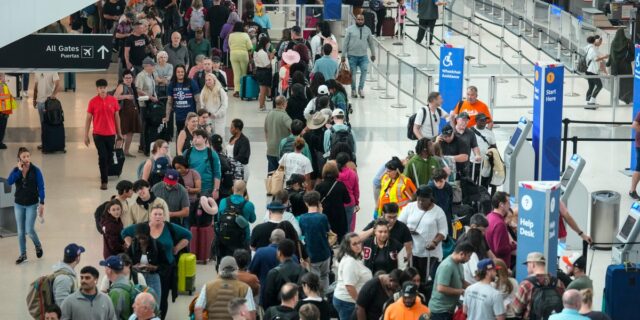 Consejos para coger tu vuelo mientras las líneas de la TSA amplían horario en los aeropuertos de EE.UU.

 | Travel,Transportation,tsa,tsa-pre-check,airlines,aviation,government-shutdown