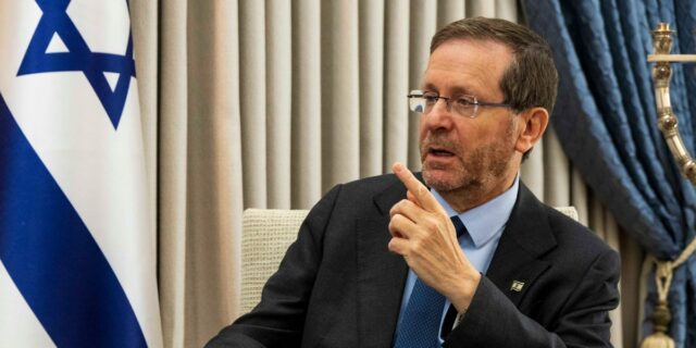 El presidente israelí defiende la guerra en Irán y apunta a sitios petroleros

 | Military & Defense,Politics,limited-synd,axel-springer-global-network,israel,us-iran-war