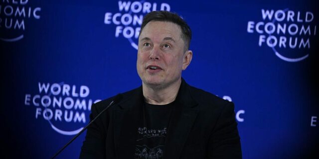 Elon Musk dice que Tesla aumentará la fuerza laboral a medida que la IA aumente la productividad

 | AI,tesla,elon-musk,robotics