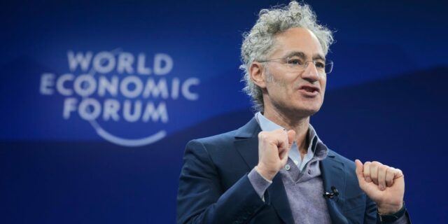 Alex Karp: La IA es una mala noticia para los "votantes demócratas mayoritarios"

 | AI,Tech,alex-karp,palantir,ai